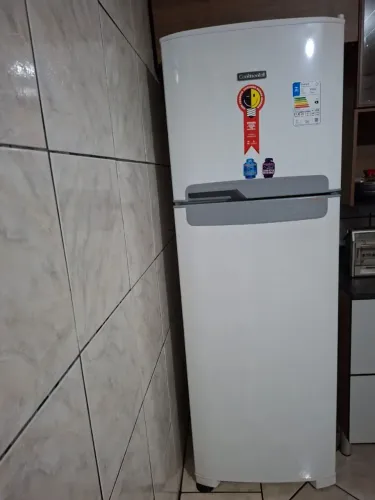 Geladeira continental Frost Free 370 litros 1 ano e meio de uso