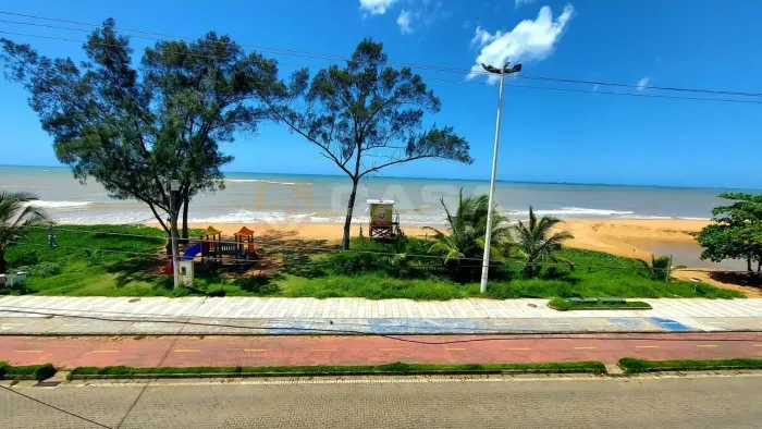Casa com 3 quartos, 4 suítes, 6 vagas  para investimento frente mar  Balneário de