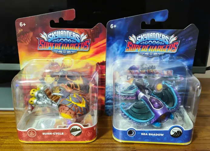 Lote 2x veículos skylanders superchargers sea shadow + burn cycle
