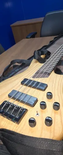 Baixo Cort Artisan B4 - 4 Cordas Ativo/passivo Bartolini usado