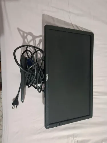 Monitor Dell de 18 polegadas com os cabos