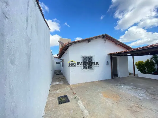 Aluga-se Casa com 3 Quartos no Dirceu I  Próxima ao Armazém Paraíba