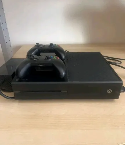 Xbox one fat 500gb 1 controle +2 jogos