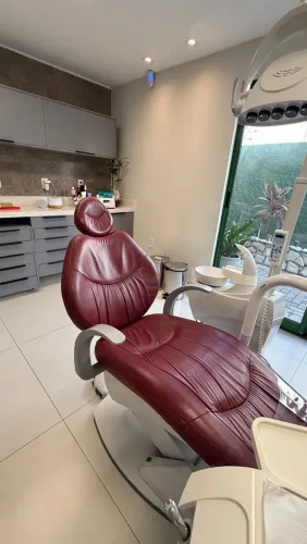 CADEIRA ODONTOLÓGICA GNATUS - SOFISTICAÇÃO E CONFORTO 
