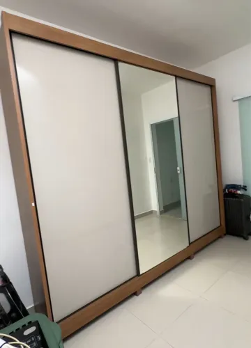 Guarda Roupa - 3 portas - 6 gavetas - com espelho - Branco/ Madeira