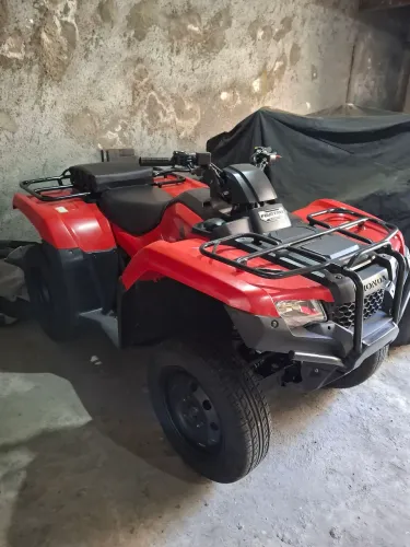 Quadriciclo honda 4x4 muito novo 