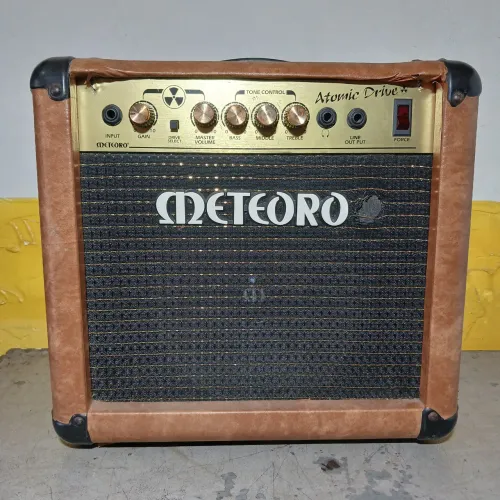 Amplificador de guitarra 20w