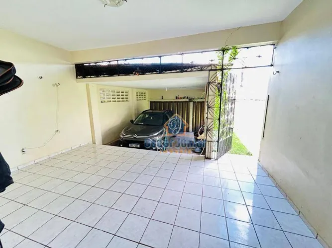 CASAA À VENDA NO PAN-AMERICANO - TERRENO 11X33m - 225m2 CONSTRUÍDA - 3 QUARTOS - 2 VAGAS -