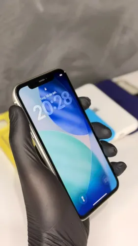? iPhone 11 64GB Branco
