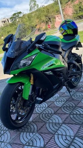 Vende-se ZX10R 2014 muito conservada para pessoas exigentes