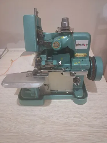Maquina de costura overloque