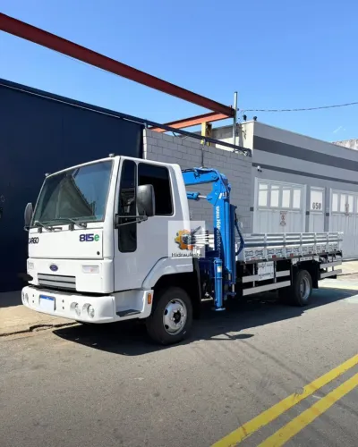 Caminhão Ford cargo 815E com munck masal 6.5