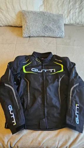 Jaqueta Gutti Original - Estado de Nova - Usada apenas 4 vezes!