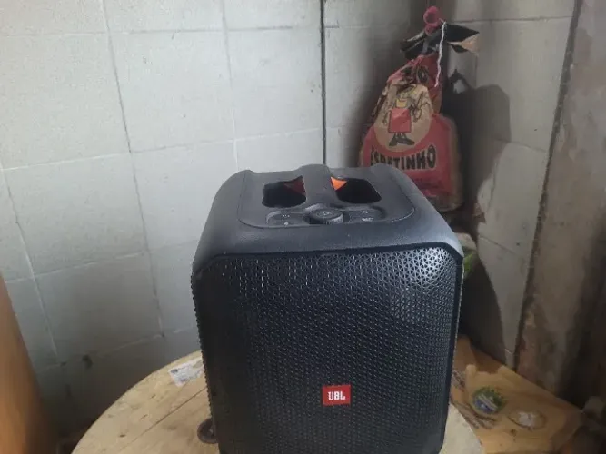 Som jbl 1.200 reais 7 meses de uso semi novo telefone *