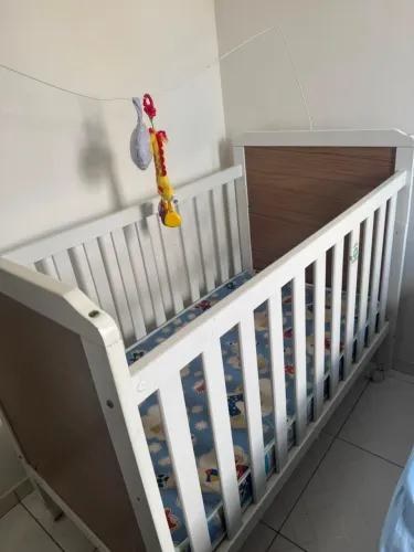 Berço e cama de madeira p bebê/criança