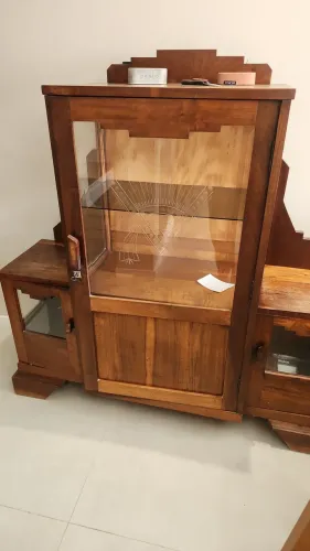 Vendo cristaleira antiga mais de 50 anos