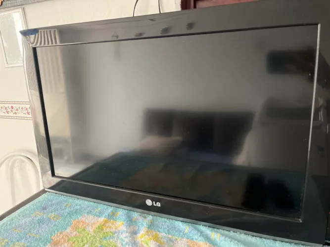 TV LG 26? LCD HD com HDMI e USB