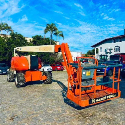 PLATAFORMA ARTICULADA DIESEL 26 METROS