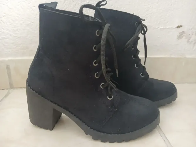 Vendo bota usada apenas uma vez