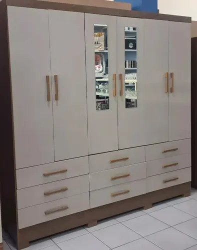 Guarda roupa com 9 gavetas