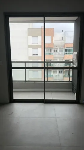 Janela 100 de alunio de sacada de predio novo