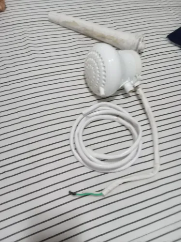 Chuveiro bom estado 220 watts, cor branco marca lorenzeti 