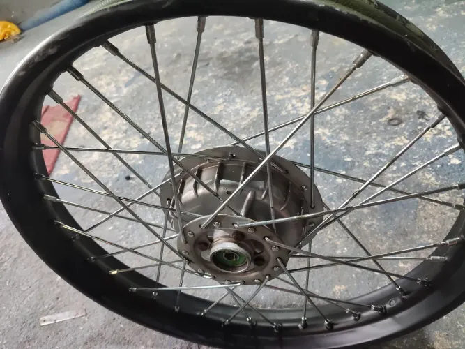 Roda Bros dianteira freio tambor