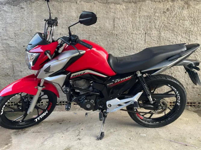 Titan 150 , 2022 com 29.000 mil rodado , nova 