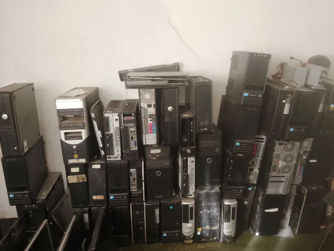 PCs para peças, conserto ou reaproveitamento e Telas em bom estado(a parte)