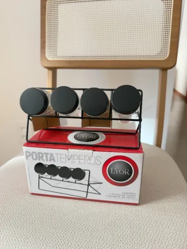 Porta Temperos Lyor com 4 Potes de Vidro - R$ 40,00