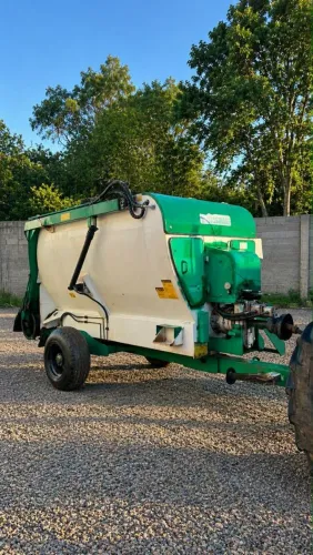 Vagão misturador autocaregavel casale com balança