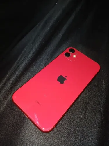 IPhone 11 Red 64GB - Rápido, roda jogos e funcionando tudo