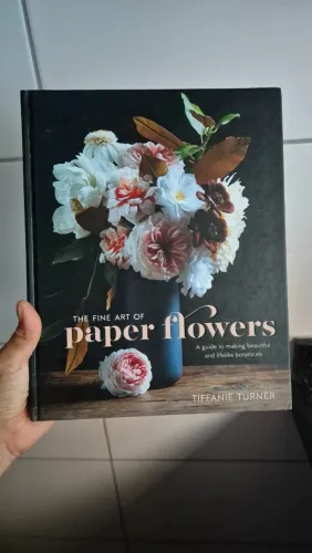 Livro - He Fine Art Of Paper Flowers: A Guide To Making Beautiful And Lifelike Botanicals