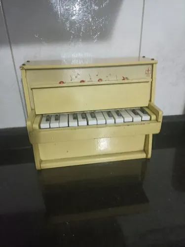 Piano Infantil Antigo Estrela em Madeira Anos 60 Original Raridade