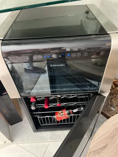 BAIXOU O PREÇO  - ADEGA DE VINHOS ELECTROLUX ACD 28 - DUAL ZONE