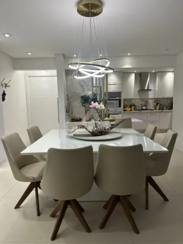 Apartamento à venda na região central, andar alto com vista definitiva da cidade e excelen