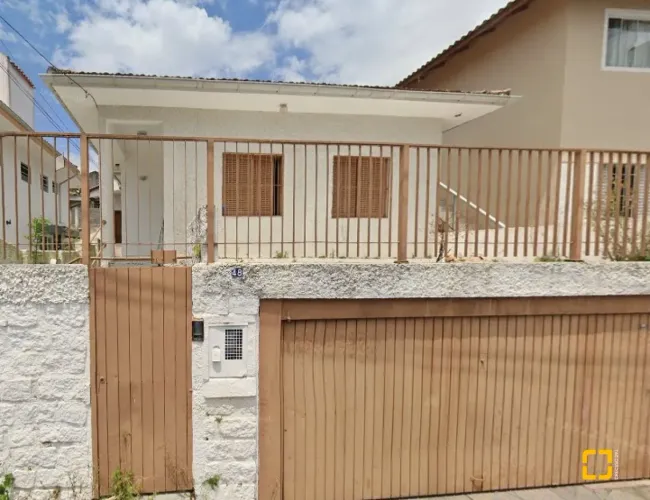 Casa com 4 quartos - Agronômica