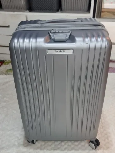 Vendo mala samsonyte Quartz média cinza.