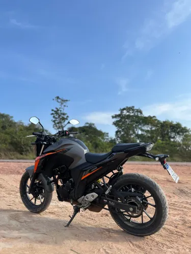 Vende-se moto 
