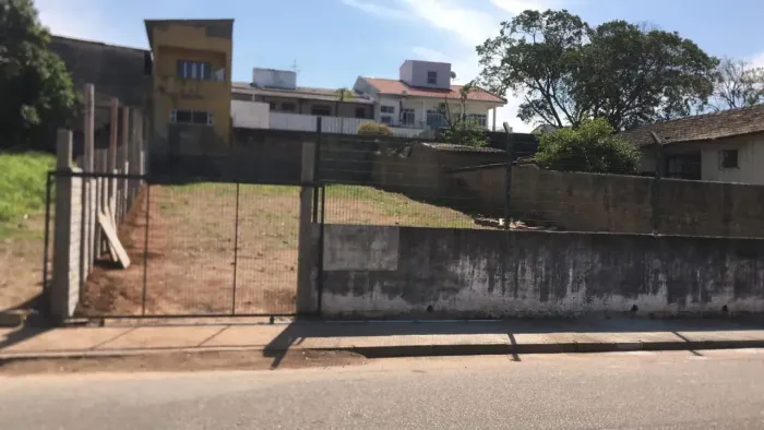 Terreno plano com 360m², todo murado no bairro Jardim Atlântico - Locação em Florianópolis