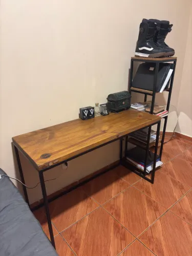 Mesa de Madeira com Porta objetos 
