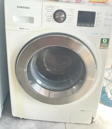 Máquina de lavar com defeito