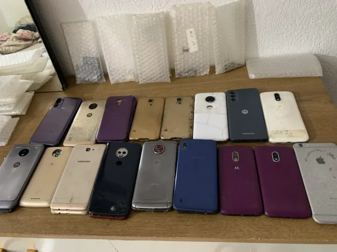 Lote de celulares para conserto ou retirada de peças