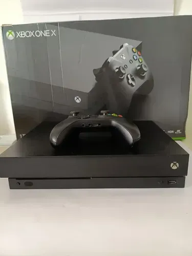 Microsoft Xbox One X + 1 Controle
