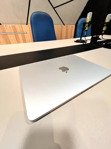 MacBook Air M4 - 16GB Memoria - 256GB Armazanamento - 13 Polegadas
