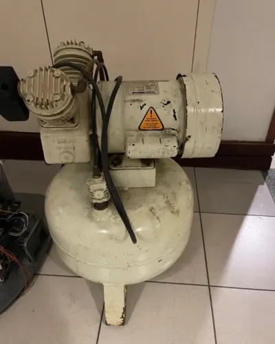COMPRESSOR