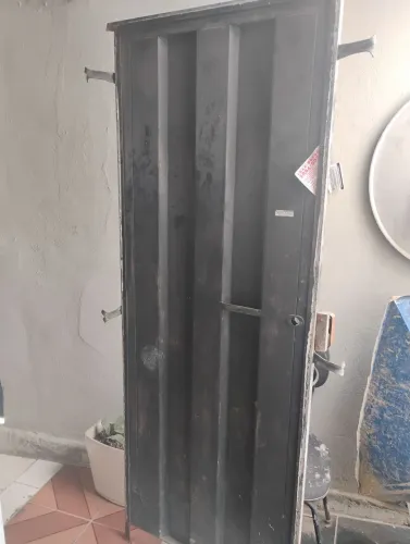 Vende-se um portão Chapa grossa 1,85 de altura por 70 de largura