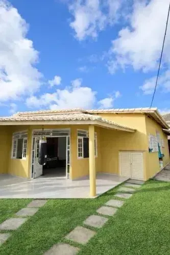 Vendo casa em Antares com 2 quartos sendo 1 suíte e 160 m²