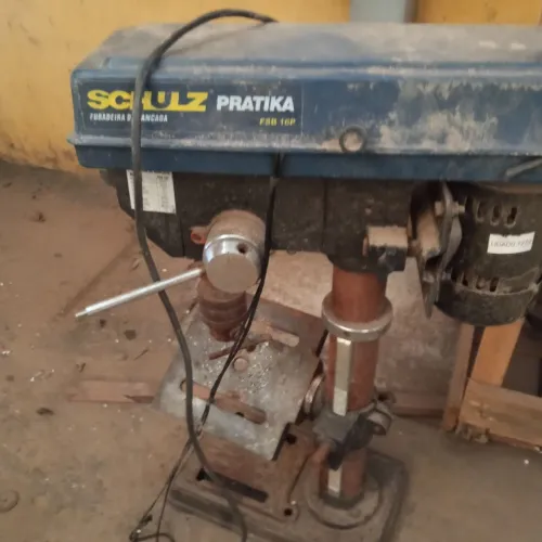 Furadeira de bancada usada