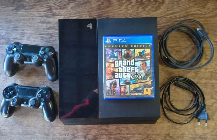PS4 Fat 500GB + GTA V + 2 Controles